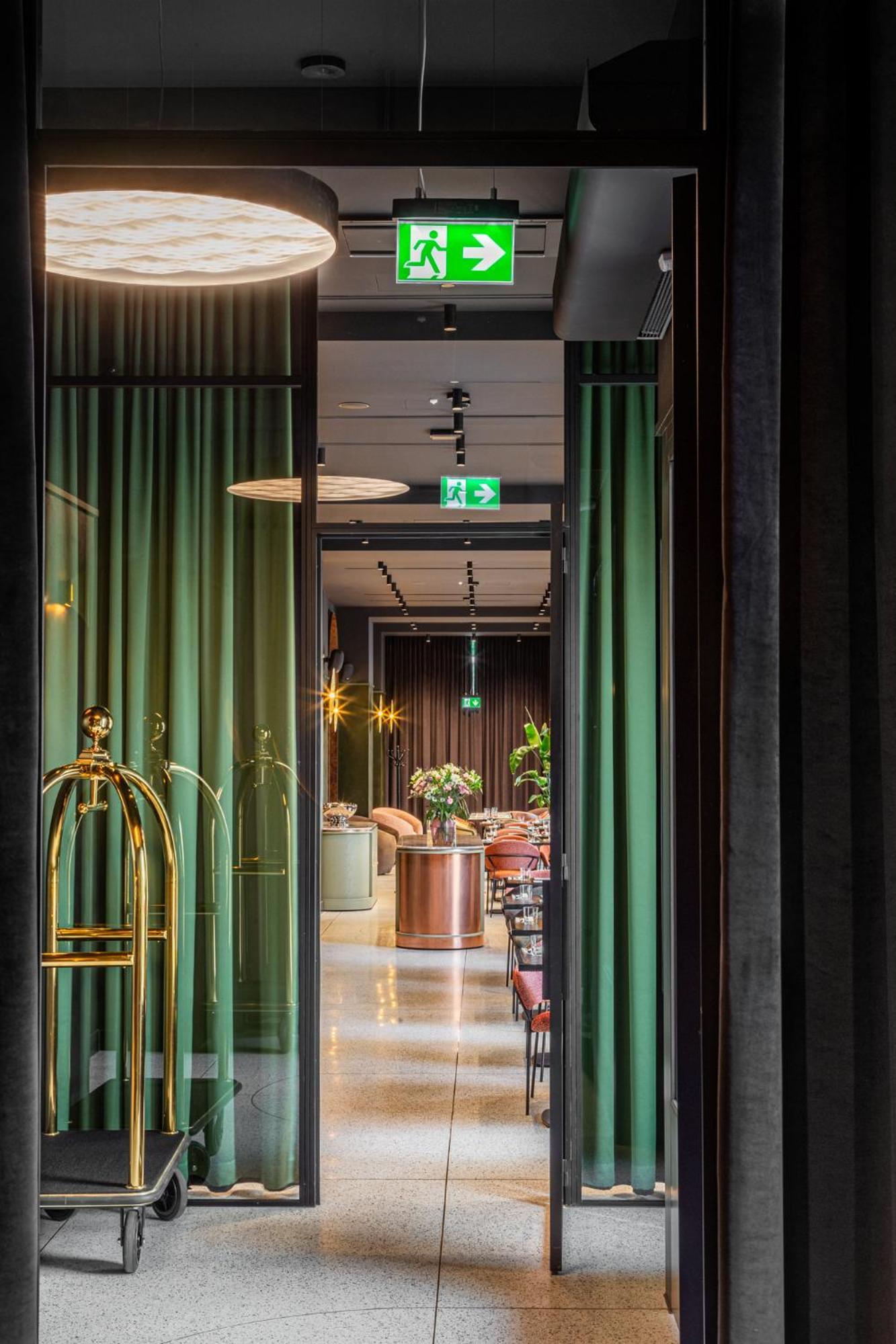 Flaner Hotel, Worldhotels Crafted Варшава Экстерьер фото